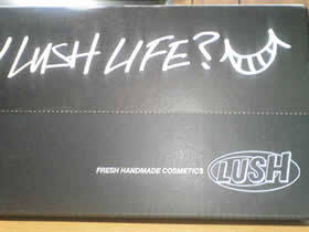 LUSHの黒い箱