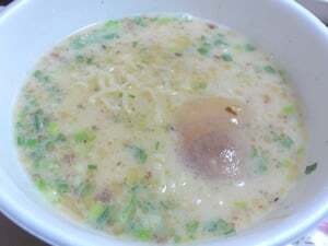 日清味の二重奏 Wホワイト濃厚とんこつ麺