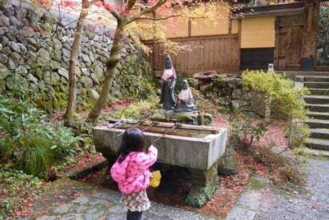 両界山横蔵寺と娘の写真