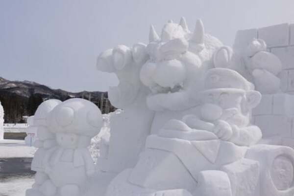 マリオの雪像の写真