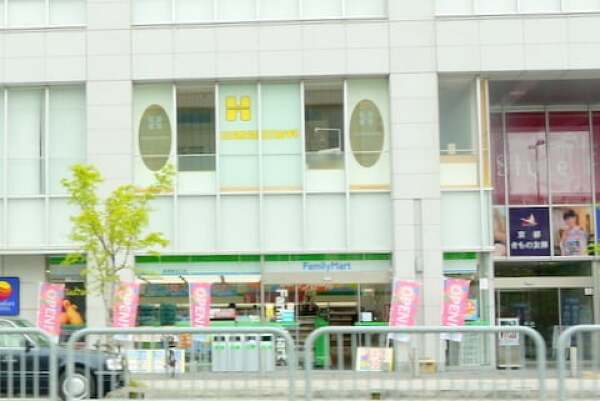 ファミリーマート岐阜駅北口店の写真