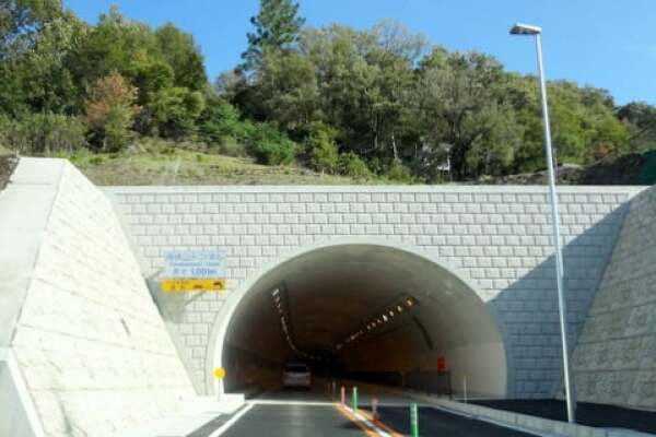 岐阜東バイパス　舟状山トンネルの写真
