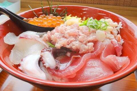 魚太郎亭の海鮮丼の写真