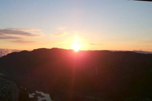 猿啄城展望台からの日の出の写真