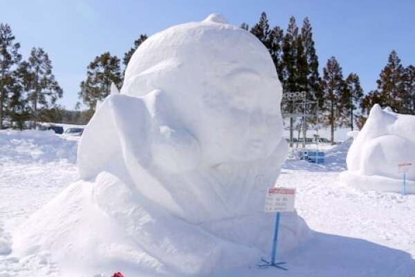福助の雪像の写真