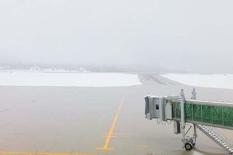 のと里山空港の滑走路の写真