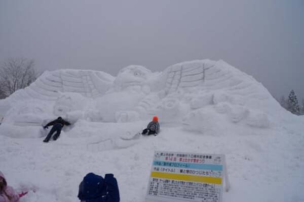 第14回郡上たかす雪まつりの巨大雪像の写真