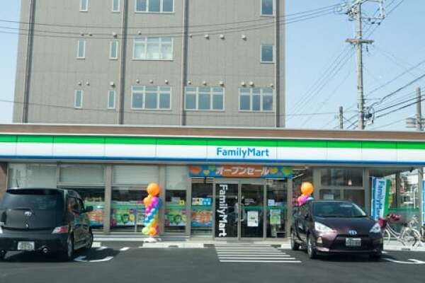 ファミリーマート岐阜田神駅前店の写真