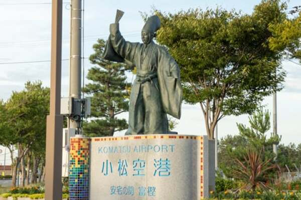 小松空港の銅像の写真