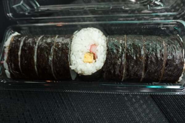 ゲンキーの巻き寿司の写真