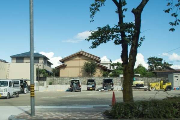 スーパーフェルナ富が丘店の駐車場の写真