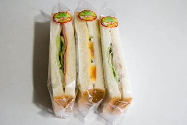 バローの100円サンドイッチの写真