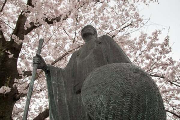 松尾芭蕉と桜の写真