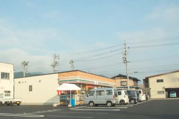 セブンイレブン飛騨古川町是重店の写真