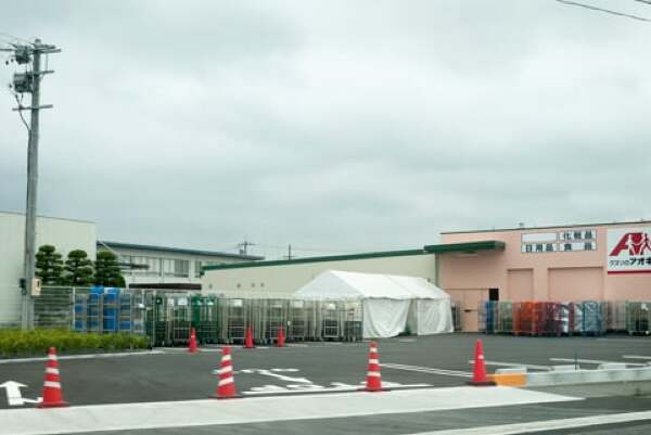クスリのアオキ長松店の駐車場の写真
