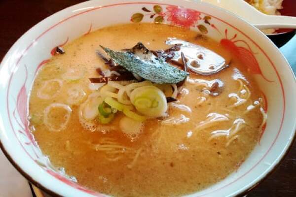 哲麺のスープの写真