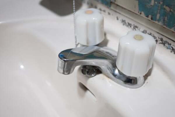 洗面所の水栓の写真