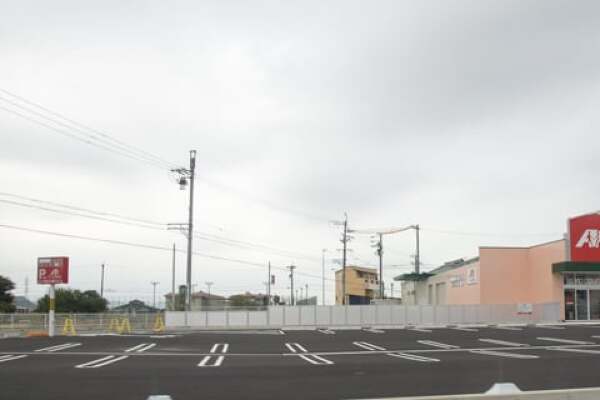 クスリのアオキ細畑店の駐車場の写真
