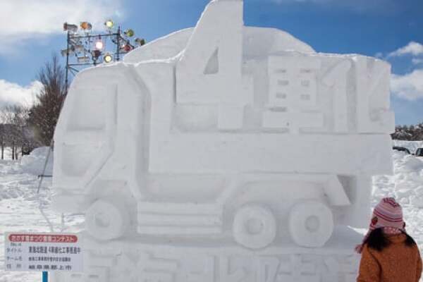 NEXCO中日本の雪像の写真