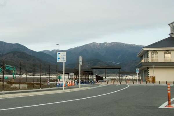 道の駅富士川の高速道路側の駐車場の写真