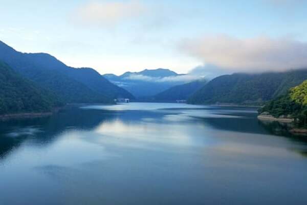 徳山ダム湖の写真