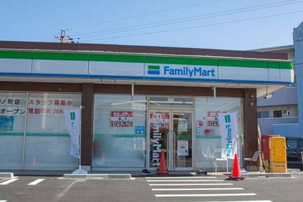 ファミリーマート本荘中ノ町店の写真