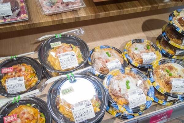杏林堂薬局 和田店の惣菜の写真