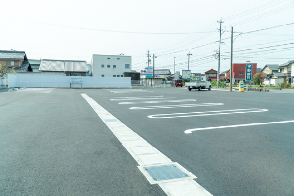 ファミリーマート神戸町井田店の駐車場の写真