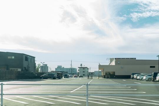 カネスエ中鶉店の駐車場の写真