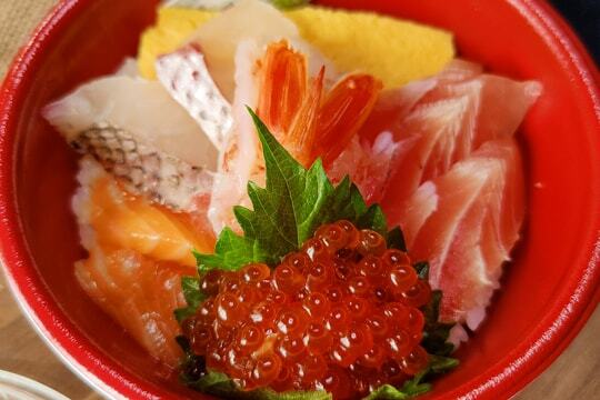 極上の5種の海鮮丼の写真