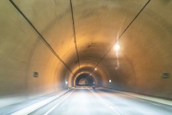 塚白椿隧道の写真