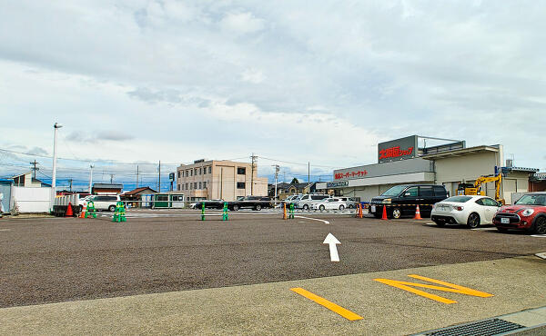 大阪屋ショップの駐車場の写真