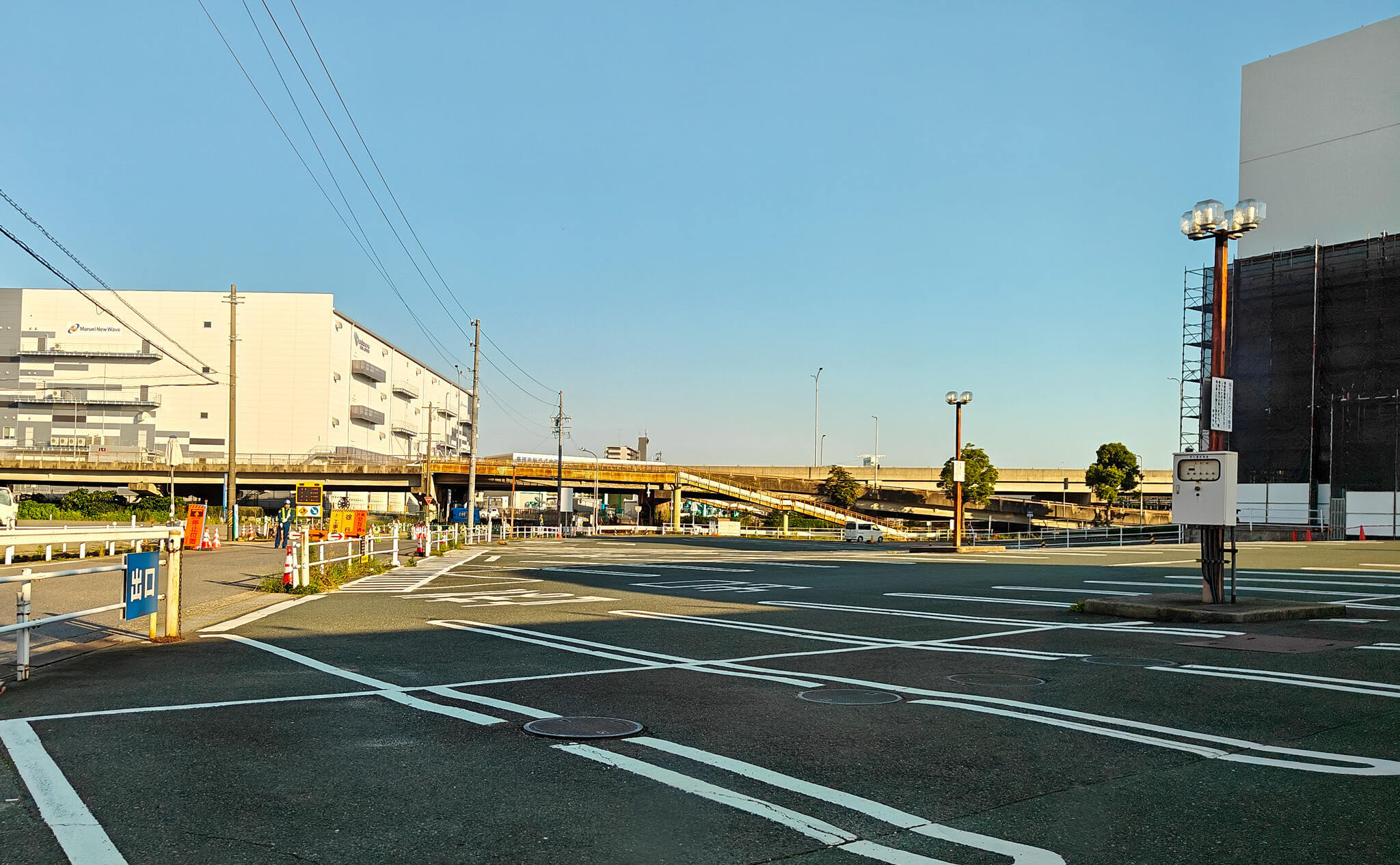 ロピア岡崎インターの駐車場の写真