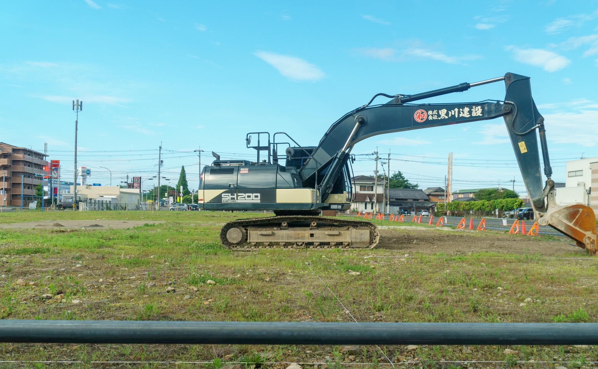 フレンドマート八日市妙法寺店予定地と重機の様子の写真