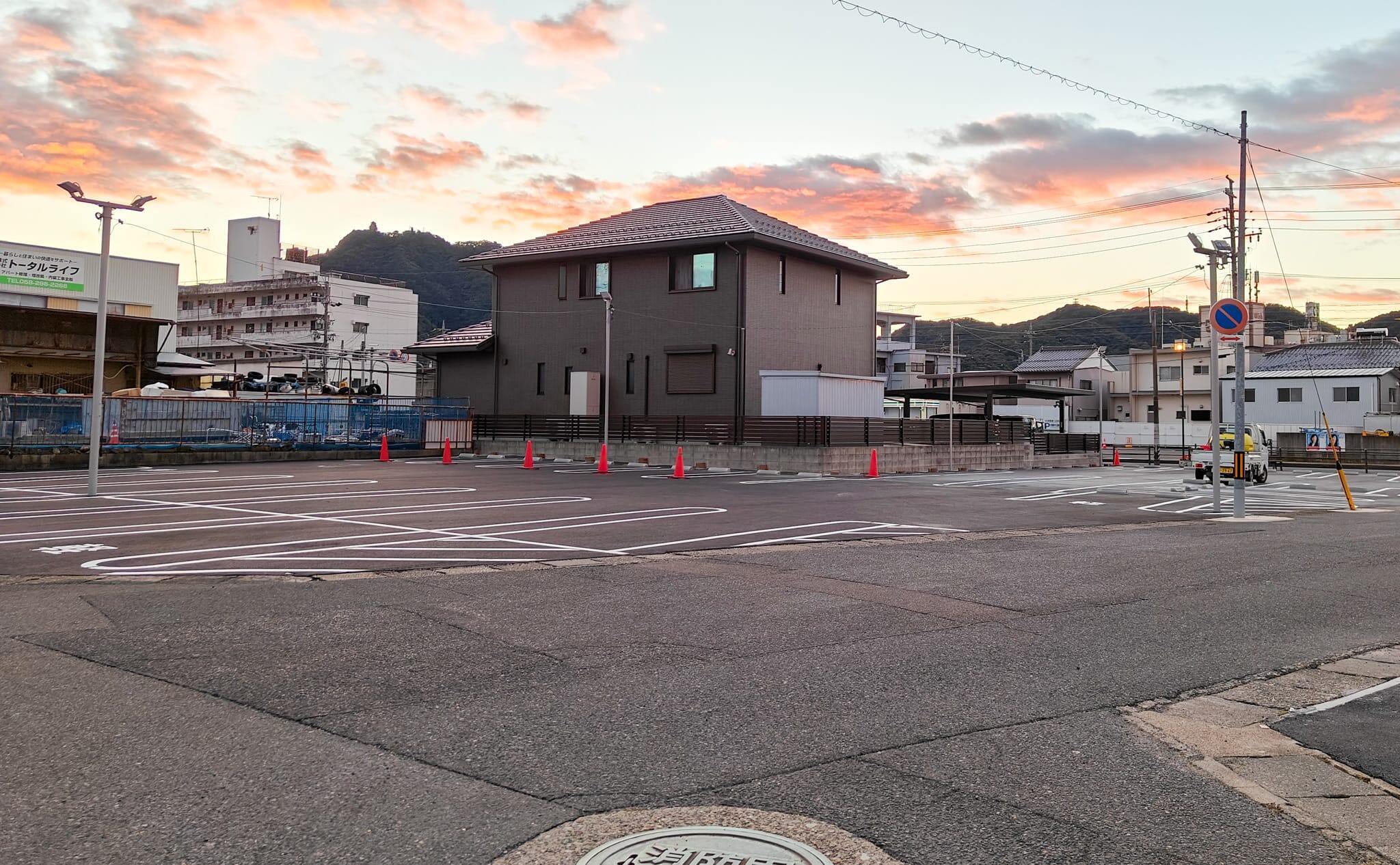 ザ・ビッグエクスプレス岐阜早田店の駐車場の写真