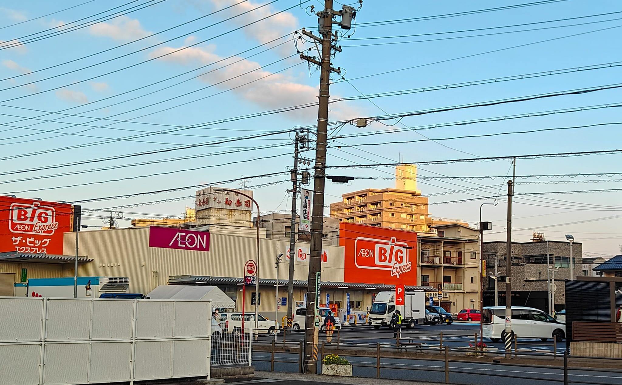 ザ・ビッグエクスプレス岐阜早田店の開店前の様子の写真