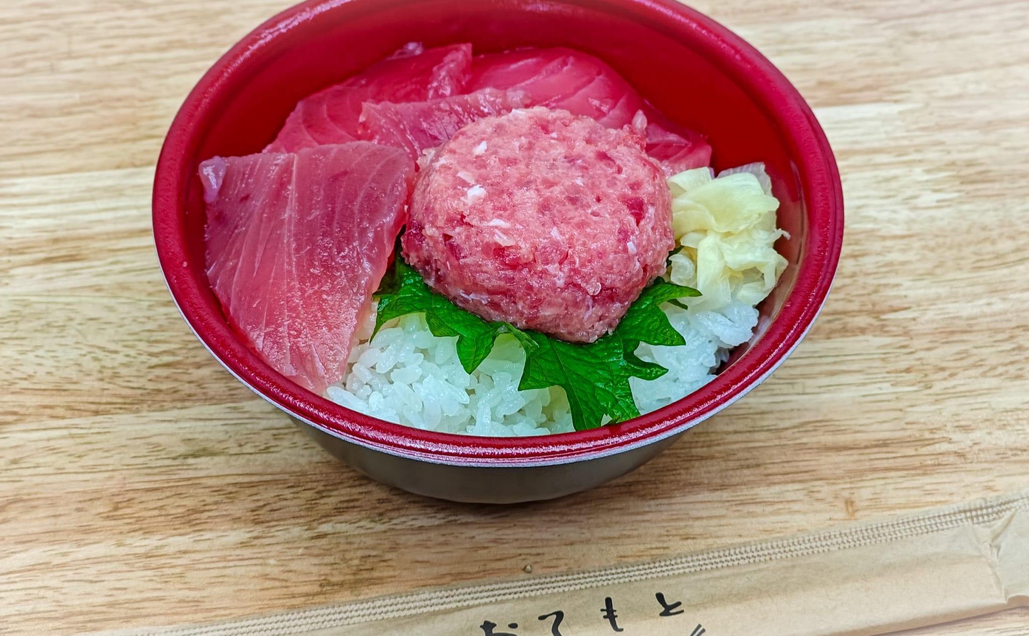 2色マグロ丼の写真