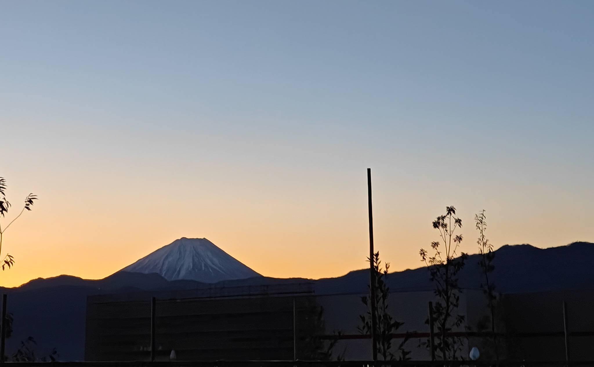 日の出時刻迫るの写真