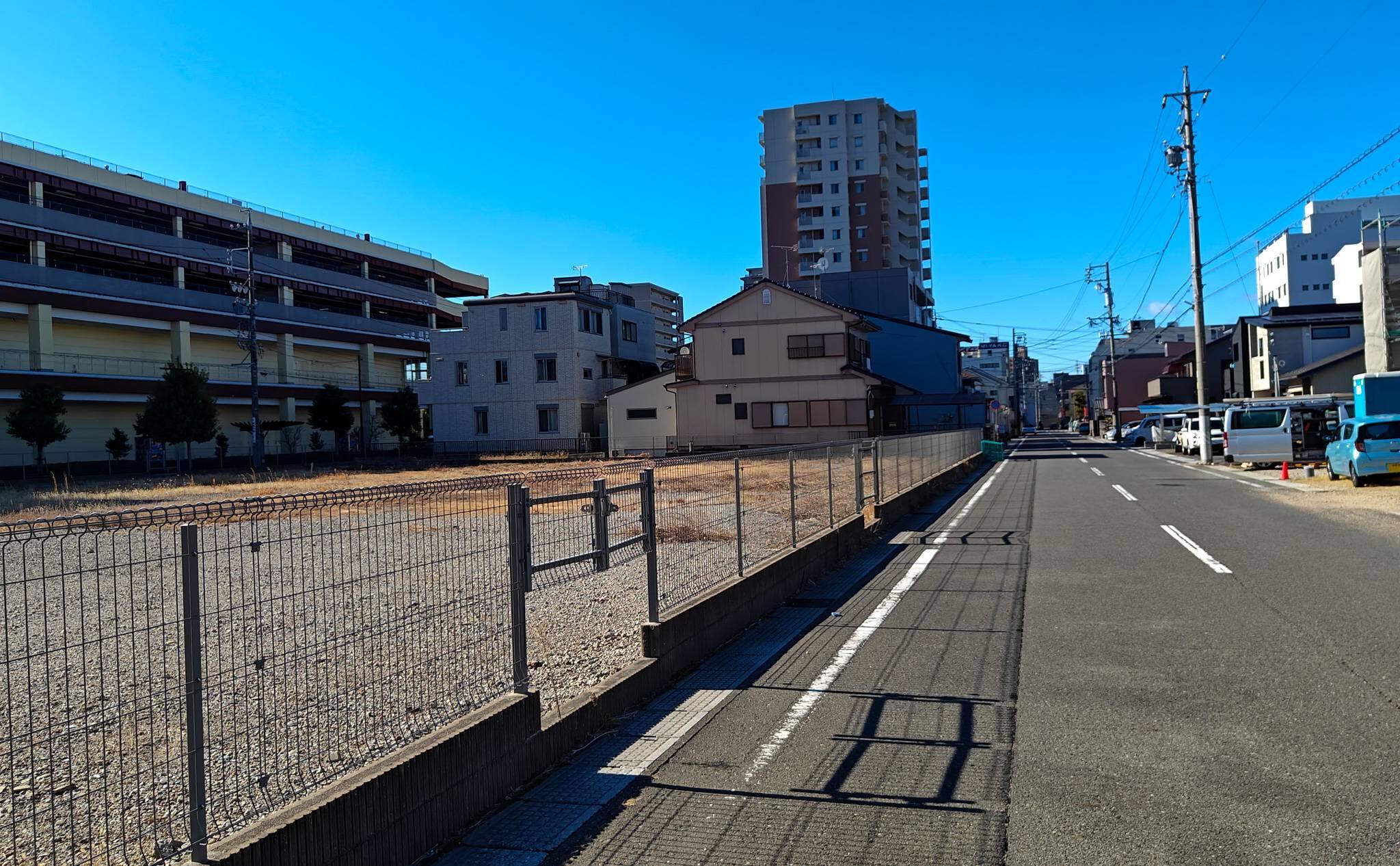 北側の道路に面していない土地