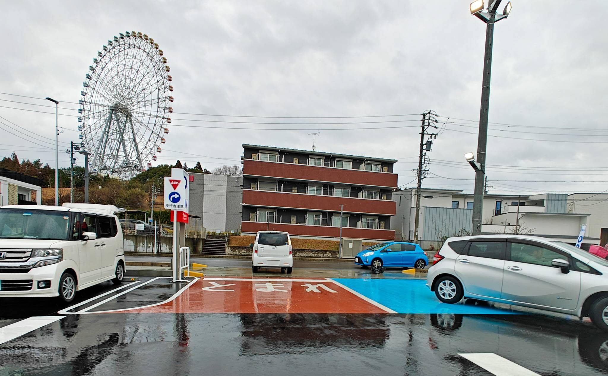 ベイシア Foods Park 長久手店の駐車場の混雑