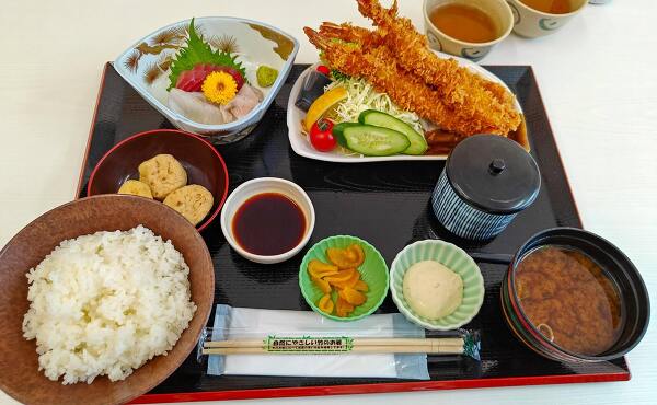 エビフライ定食(2025年5月撮影)