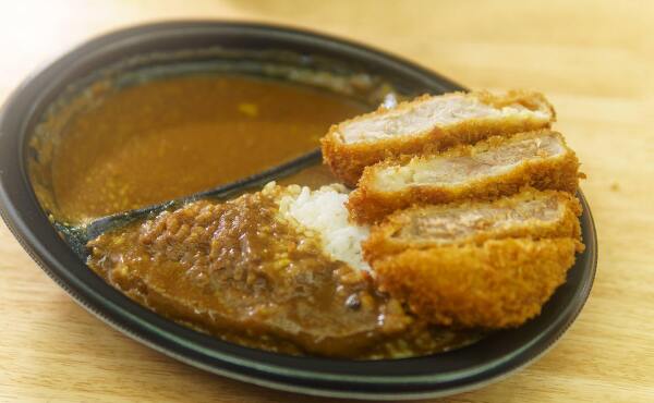 カツカレー(2025年5月撮影)