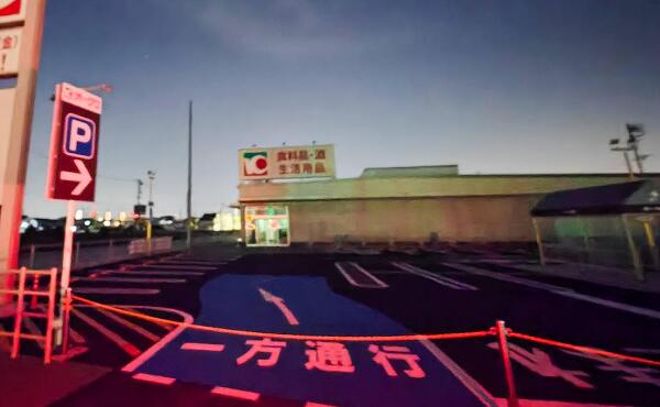 オークワ豊明店の様子(朝4時頃)(2025年6月撮影)