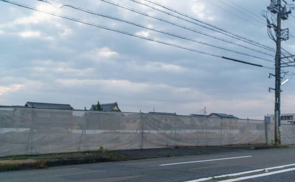 ラ・ムー川越町店(仮称)の予定地外見(2025年6月撮影)