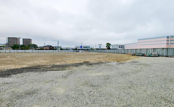 コストコ方面マックスバリュ浜松宮竹店と浜松スポーツセンター予定地の工事前の景観(2025年7月撮影)