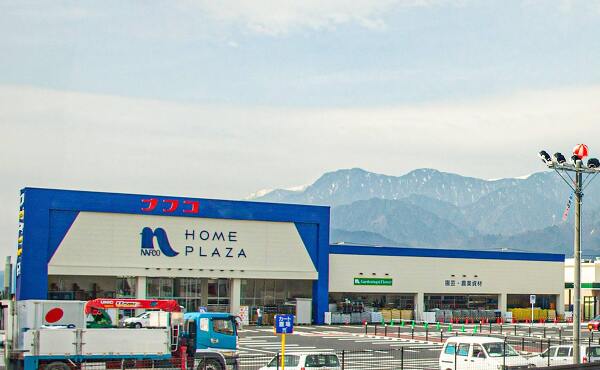 別店舗の大型ホームプラザナフコ(2022年撮影)※イメージ