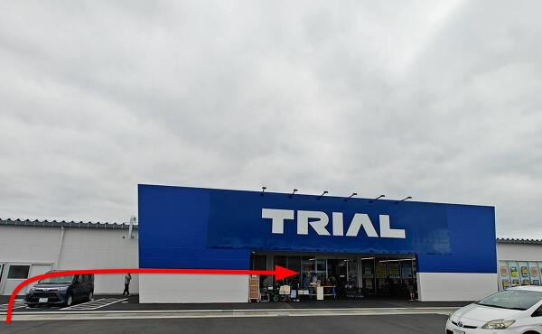 トライアル掛川店の開店前の行列のイメージ(2025年7月撮影)