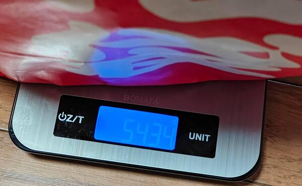 福袋の重量 5434g(2025年7月撮影)