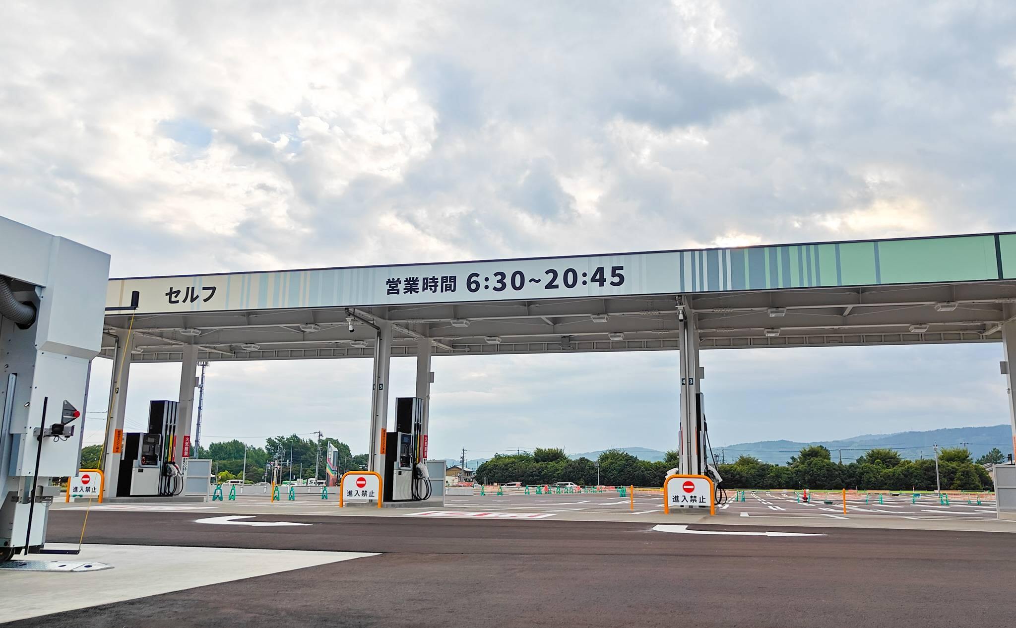 シマヤ白山店のガソリンスタンド（2025年8月撮影）