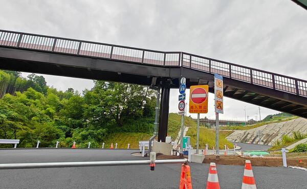 下り側県道7号との接続(2025年8月撮影)